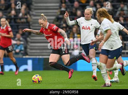 Londres, Royaume-Uni. 12th févr. 2023. Leah Galton (11) de Manchester photographié être fouillé par Eveliina Summanen (25) de Tottenham lors d'un match de football féminin entre Tottenham Hotspur Women et Manchester United Women lors d'un match replanifié du premier match de la saison 2022 - 2023 de Barclays Women's Super League , Dimanche 12 février 2023 à Londres , ANGLETERRE . PHOTO SPORTPIX | David Catry crédit: David Catry/Alay Live News Banque D'Images