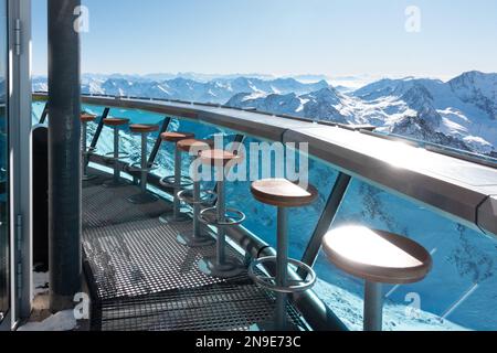 Restaurant et bar Top Mountain Star, Wurmkogl Peak, Hochgurgl, Tyrol, Autriche Banque D'Images