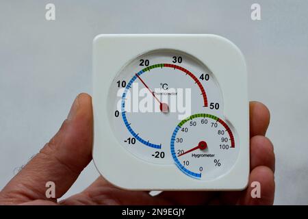Hygromètre, thermomètre de température pour intérieur, extérieur, chambre et réfrigérateurs mesure la température de l'air et le niveau d'humidité, plage de températures comprise entre - 2 Banque D'Images