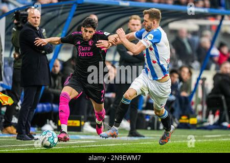 Heerenveen - Alireza Jahanbakhsh de Feyenoord, Pawel Bochniewicz de SC Heerenveen pendant le match entre SC Heerenveen et Feyenoord à Abe Lenstra Stadion le 12 février 2023 à Heerenveen, pays-Bas. (Box to Box Pictures/Tom Bode) Banque D'Images