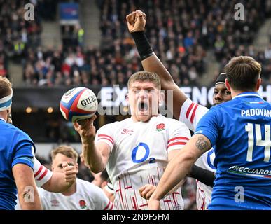 Londres, Royaume-Uni. 12th février 2023 ; Twickenham Stadium, Londres, Angleterre : six Nations International Rugby England contre l'Italie ; Jack Willis d'Angleterre célèbre un essai en 14th minutes 5-0 crédit : action plus Sports Images/Alay Live News Banque D'Images