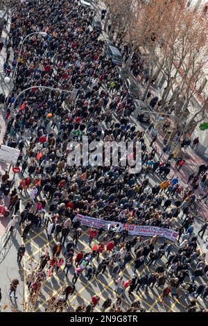 Manifestation. Santé. Images aériennes d'une manifestation dans les rues de la ville de Madrid en faveur de la santé publique. En Espagne. infirmières. médecins Banque D'Images