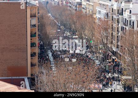 Manifestation. Santé. Images aériennes d'une manifestation dans les rues de la ville de Madrid en faveur de la santé publique. En Espagne. infirmières. médecins Banque D'Images