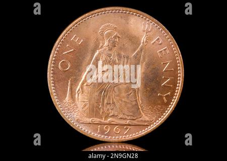 Face arrière d'un 1967 One Penny avec motif Britannia Banque D'Images