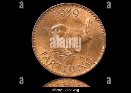 Revers d'une pièce de monnaie George VI Farthing de 1939 avec un Wren Banque D'Images
