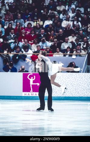 Jayne Torvill et Christopher Dean (GBR) remportent la médaille de bronze en danse sur glace aux Jeux olympiques d'hiver de 1994 Banque D'Images