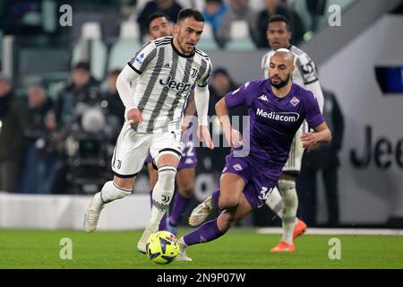 TURIN - (lr) Filip Kostic de Juventus FC, Sofaman Amrabas de ACF Fiorentina pendant la série italienne Un match entre Juventus FC et ACF Fiorentina au stade Allianz sur 12 février 2023 à Turin, Italie. AP | hauteur néerlandaise | GERRIT DE COLOGNE Banque D'Images