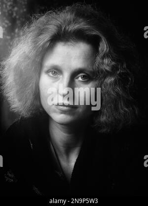 Un portrait de l'actrice et chanteuse allemande Hanna Schygulla à Munich, Allemagne, 1977. (Photo de Gijsbert Hanekroot) Banque D'Images