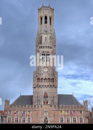 Le Beffroi de Bruges, clocher médiéval dans le centre de Bruges, Belgique. L'un des symboles les plus importants de la ville. Banque D'Images