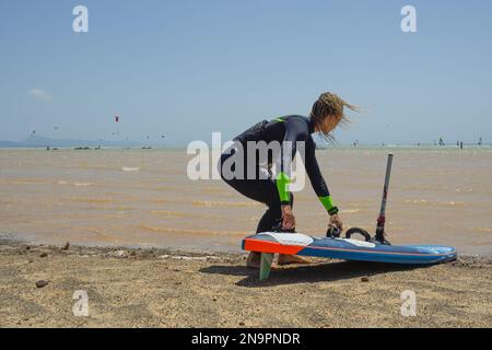 Planches à voile à Playa de Sotavento à Jandia, Fuerteventura Banque D'Images