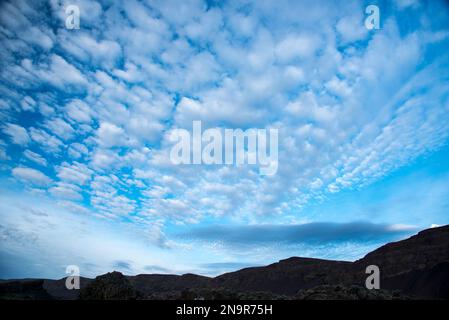 Nuages de Stratocumulus au-dessus de Scablands canalisés silhouettés, Washington, États-Unis ; Washington, États-Unis d'Amérique Banque D'Images