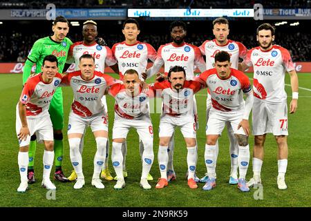 Naples, Italie. 12th févr. 2023. Les joueurs de Naples posent pour une photo d'équipe avec un T-shirt inspiré de la Saint-Valentin pendant le match de football de série A entre SSC Napoli et US Cremonese au stade Diego Armando Maradona à Naples (Italie), 12 février 2023. Photo Andrea Staccioli/Insidefoto crédit: Insidefoto di andrea staccioli/Alamy Live News Banque D'Images