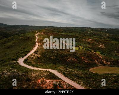 passez la route dans les montagnes du parc naturel de montserrat Banque D'Images