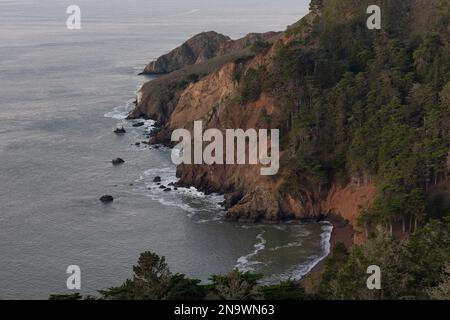 Côte sauvage de la Californie, vue tôt le matin Banque D'Images