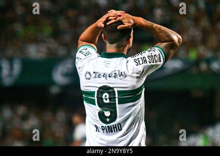 Curitiba, Brésil. 12th févr. 2023. PR - Curitiba - 02/12/2023 - PARANANENSE 2023, CORITIBA X SAOJOSEENSE - le joueur de Coritiba Rodrigo Pinho regrette une chance manquée lors d'un match contre Saojoseense au stade Couto Pereira pour le championnat Paranaense 2023. Photo: Gabriel Machado/AGIF/Sipa USA crédit: SIPA USA/Alay Live News Banque D'Images