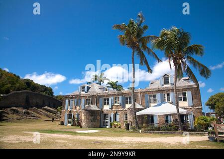 Nelson's Dockyard, ancienne maison et fortification, maison maintenant un restaurant et une boutique de cadeaux sur l'île d'Antigua ; Antigua, Antigua et Barbuda Banque D'Images