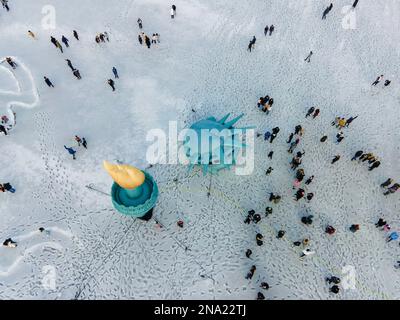 Photographie aérienne du Carnaval d'hiver de l'Université du Wisconsin-Madison sur le lac Mendota; Madison, Wisconsin, États-Unis. Banque D'Images