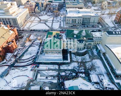 Photographie aérienne du Carnaval d'hiver de l'Université du Wisconsin-Madison sur le lac Mendota; Madison, Wisconsin, États-Unis. Banque D'Images