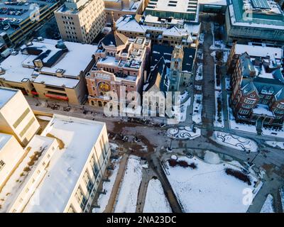 Photographie aérienne du Carnaval d'hiver de l'Université du Wisconsin-Madison sur le lac Mendota; Madison, Wisconsin, États-Unis. Banque D'Images