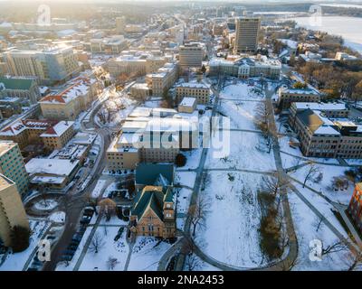 Photographie aérienne du Carnaval d'hiver de l'Université du Wisconsin-Madison sur le lac Mendota; Madison, Wisconsin, États-Unis. Banque D'Images