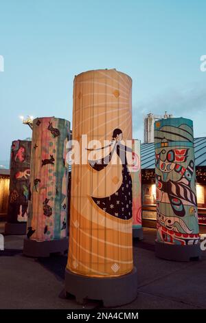 Lantern City, installation artistique de lanternes à grande échelle marquant le nouvel an lunaire 2023, cour pavillon Ocean Art Works, Granville Island, Vancouver Banque D'Images