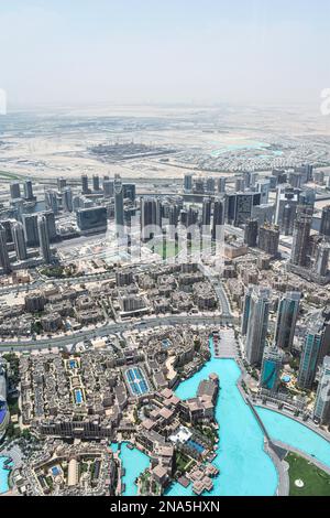 Vue sur la ville de Dubaï depuis le sommet de Burj Khalifa. Banque D'Images