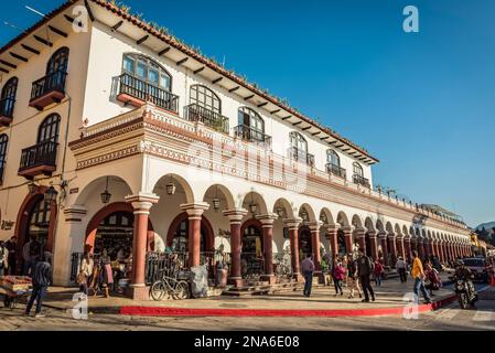 Los Portales à Zocalo, ou place principale ; San Cristobal de las Casas, Chiapas, Mexique Banque D'Images