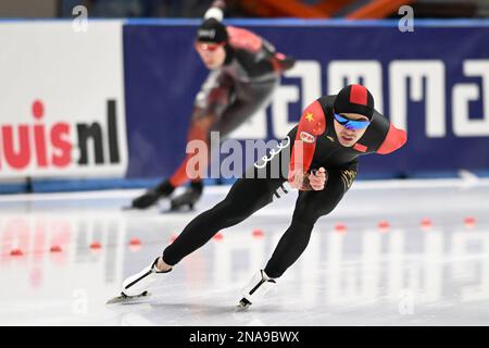 Tomaszow Mazowiecki, Pologne. 12th févr. 2023. Ning Zhongyan, de Chine, participe à la compétition de la division A masculine de 1000m le jour 3 de la coupe du monde de patinage de vitesse 2022-2023 de l'UIP à Tomaszow Mazowiecki, en Pologne, le 12 février 2023. Crédit : Jan Kowalski/Xinhua/Alay Live News Banque D'Images