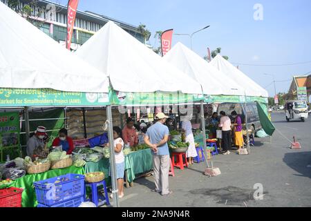 Marché communautaire de week-end à Takeo, Phnom Penh, Cambodge. Un projet cambodgien VISE, financé par le FIDA, à accroître les rendements des petites exploitations agricoles au Cambodge. Banque D'Images