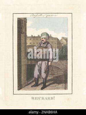 Vendeur turc de rhubarbe sur Russell Square. Turk en turban, veste, pantalon de harem et bottes, pèse-personne et une boîte de poudre de rhubarbe médicinale. Devant les rampes autour du jardin dans le nouveau Russell Square. Gravure de plaques de copperplate de couleur main par Edward Edwards, d'après une illustration de William Marshall Craig de Description des plaques représentant les Itinerant Traders de Londres, Richard Phillips, n° 71 St Paul's Churchyard, Londres, 1805. Banque D'Images