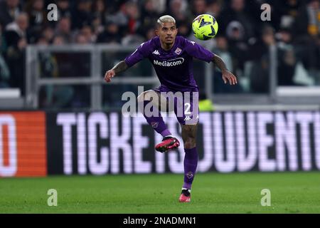 Dodo Domilson Cordeiro de l'ACF Fiorentina contrôle le ballon pendant la série Un match entre Juventus FC et ACF Fiorentina au stade Allianz sur 12 février 2023 à Turin, Italie . Banque D'Images