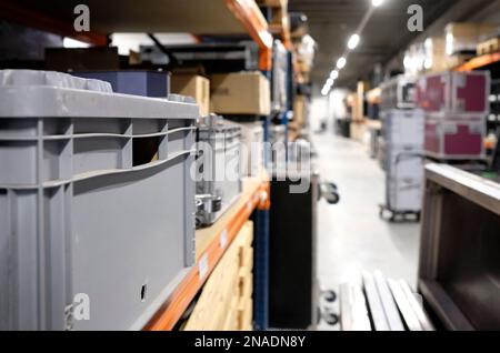 À l'intérieur d'une salle de stockage et d'un entrepôt de logistique et de distribution Banque D'Images