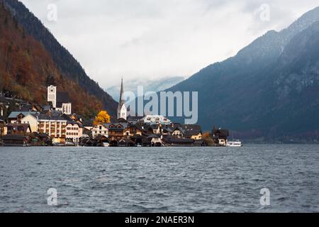 Hallstatt en automne et jour des pluies Banque D'Images