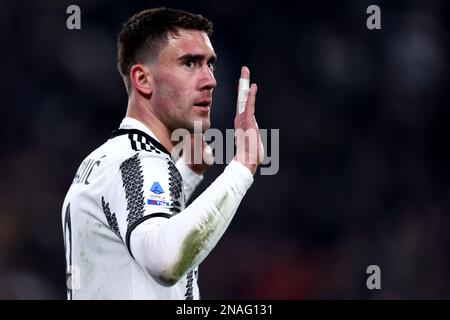 Turin, Italie. 12th févr. 2023. Dusan Vlahovic de Juventus FC gestes pendant la série Un match de football entre Juventus FC et ACF Fiorentina au stade Allianz sur 12 février 2023 à Turin, Italie . Credit: Marco Canoniero / Alamy Live News Banque D'Images