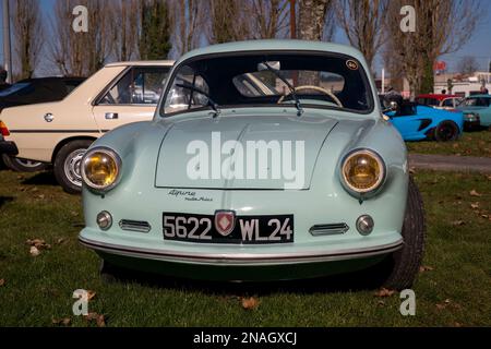 Les vieux véhicules (voitures, motos, utilitaires) ont eu lieu au Parc des Expositions, lors de l'édition de l'exposition "Périgueux Classic Auto 2023" à Marsac sur l'Isle, Dordogne, sur 11 février 2023. Photo de Denis Prezat/ABACAPRESS.COM Banque D'Images