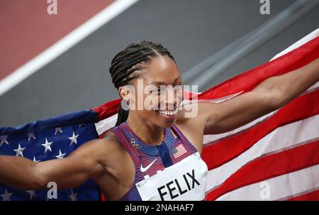 06 AOÛT 2021 - Tokyo, Japon: Allyson Felix des États-Unis célèbre la victoire d'une médaille de bronze historique la finale des femmes athlétiques 400m aux Jeux Olympiques de Tokyo 2020 qui fait d'elle la plus décorée athlète féminine d'athlétisme dans l'histoire olympique (photo: Mickael Chavet/RX) Banque D'Images