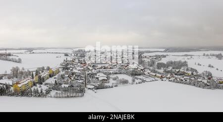 Vue sur Koenigerode en hiver Banque D'Images