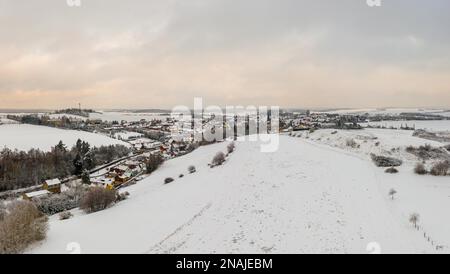 Vue sur Koenigerode en hiver Banque D'Images