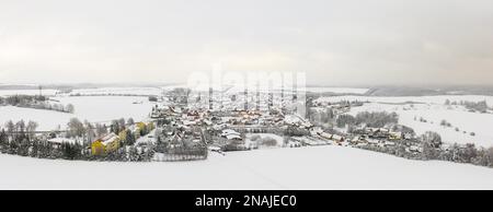 Vue sur Koenigerode en hiver Banque D'Images