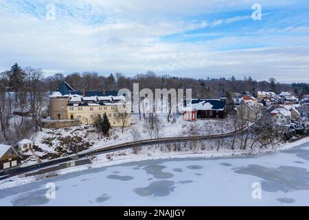 Vue aérienne ville de Stiege Oberharz am Brocken dans les montagnes de Harz en hiver Banque D'Images