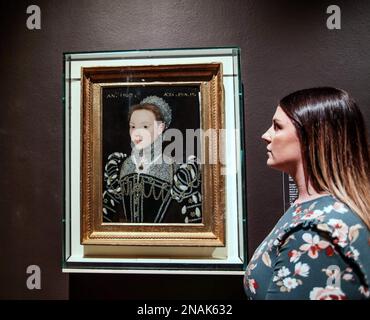 Warwickshire, Angleterre.13 fév 2023 Anne Russell, Comtes of Warwick, 1569 ans, a perdu le nom de l'artiste, son approche reconnaissable à la capture de la ressemblance d'un sitter a inspiré l'historien d'art renouvelé, Sir Roy Strong, à la pièce de monnaie du moniker le Maître de la Comtesse de Warwick, après le portrait d'Anne Russell, Comtés de Warwick, 1569 ans, à l'abbaye de Woburn.jusqu'au 7 mai 2023.Paul Quezada-Neiman/Alamy Live News Banque D'Images