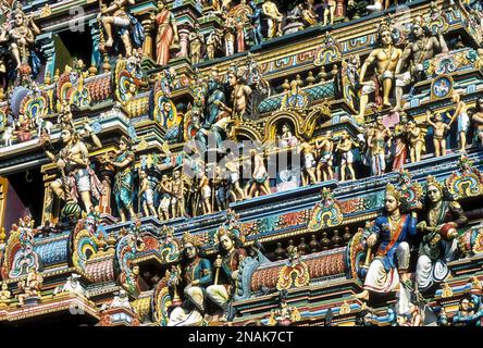 Figures stucco sur le temple Kapaleeswarar, Mylapore, Chennai, Madras, Tamil Nadu, Inde, Asie Banque D'Images