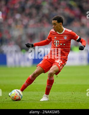 Jamal Musiala FC Bayern Munich FCB (42) sur le bal, Allianz Arena, Munich, Bavière, Allemagne Banque D'Images