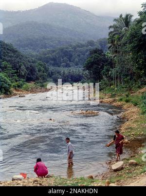 Rivière Kallada à Thenmala près de Kolam, Quilon, Kerala, Inde Banque D'Images