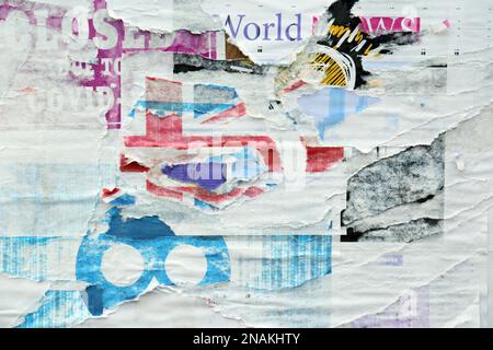 Différentes affiches en papier déchiré froissées comme arrière-plan Banque D'Images