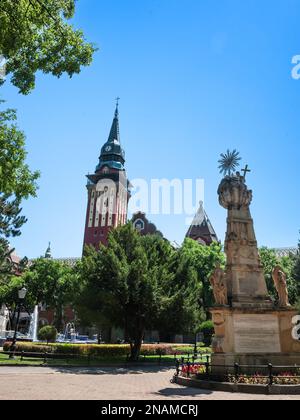 Photo de la tour de l'hôtel de ville de Subotica pendant l'après-midi. L'hôtel de ville de Subotica est situé à Subotica, dans la province de Voïvodine an Banque D'Images