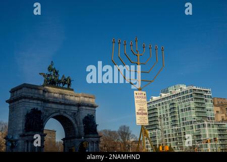 La plus grande menorah de la grande place de l'armée Brooklyn New York City Banque D'Images