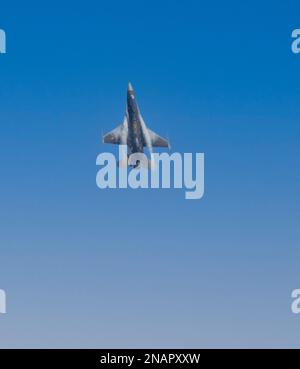 BROWARD COUNTRY, FL - MAI 09: (No sales New York Post) F-16 Viper Demo se produit au Florida Air Show 2021 sur 9 mai 2021 on the Beach dans le comté de Broward, Floride personnes: F-16 Viper Demo Banque D'Images