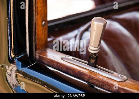 Enregistrement UU 4834 Rolls Royce utilisé comme voiture de mariage. Banque D'Images