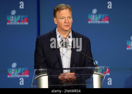 Glendale, États-Unis. 13th févr. 2023. Le commissaire de la NFL, Roger Goodell, s'entretient lundi à 13 février 2023 lors d'une conférence de presse à Phoenix, Arizona. Photo par Aaron Josefczyk/UPI. Crédit : UPI/Alay Live News Banque D'Images